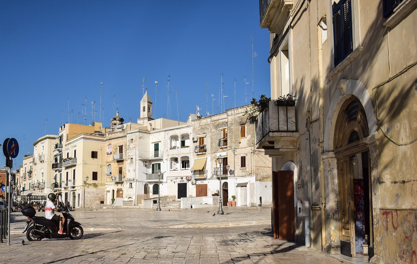 Bari — Between East and West in Bari