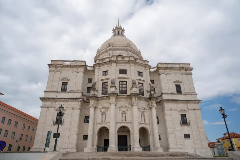 The domed front of the National Pantheon above its stair.