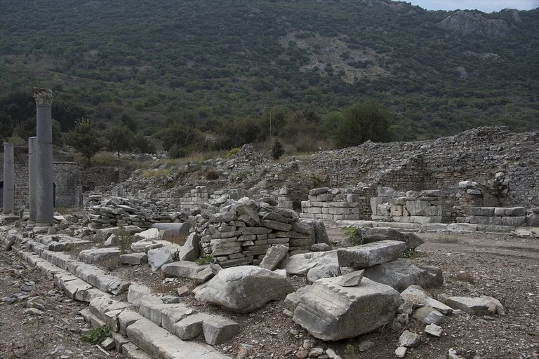 Stoa remains and toppled columns of the Tetragonos Agora