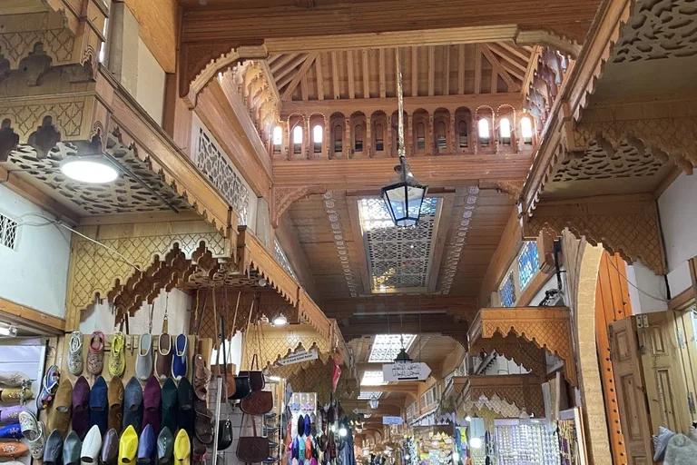 Craft shops along Rue des Consuls