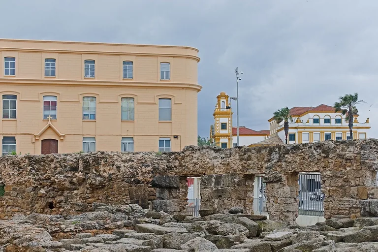 Excavated Roman fabric embedded in the later neighbourhood