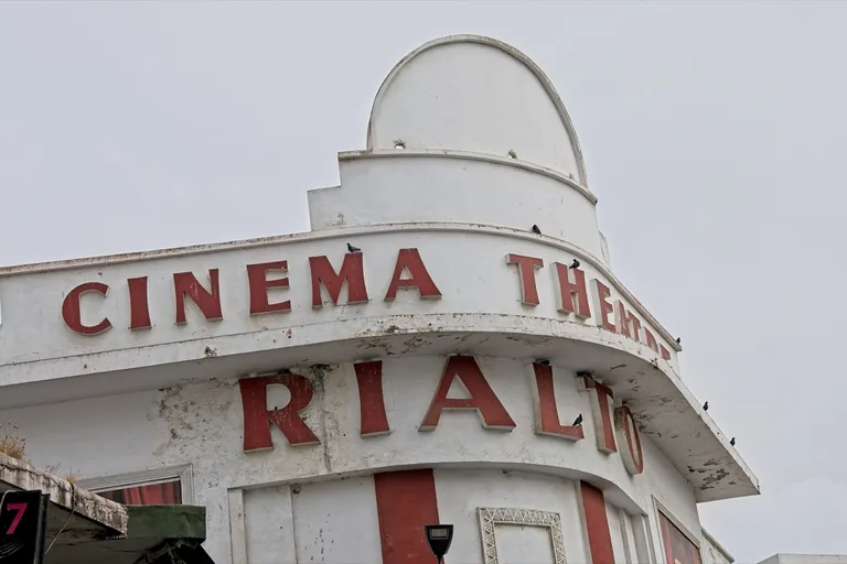 The curved street façade of Cinema Rialto