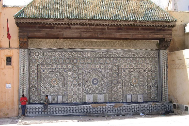 The zellij fountain on Dar Jamaï's el-Hedim façade