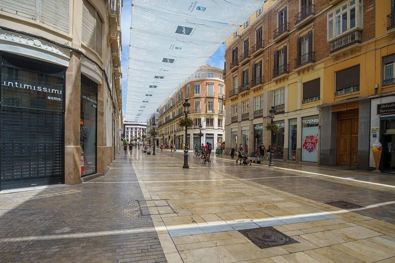 The pedestrian axis of Calle Marqués de Larios, showing its rounded corner buildings