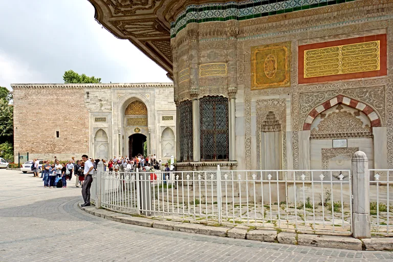 The fountain at the Imperial Gate, with the inscribed panels of the poem and one of the grilled sebil windows