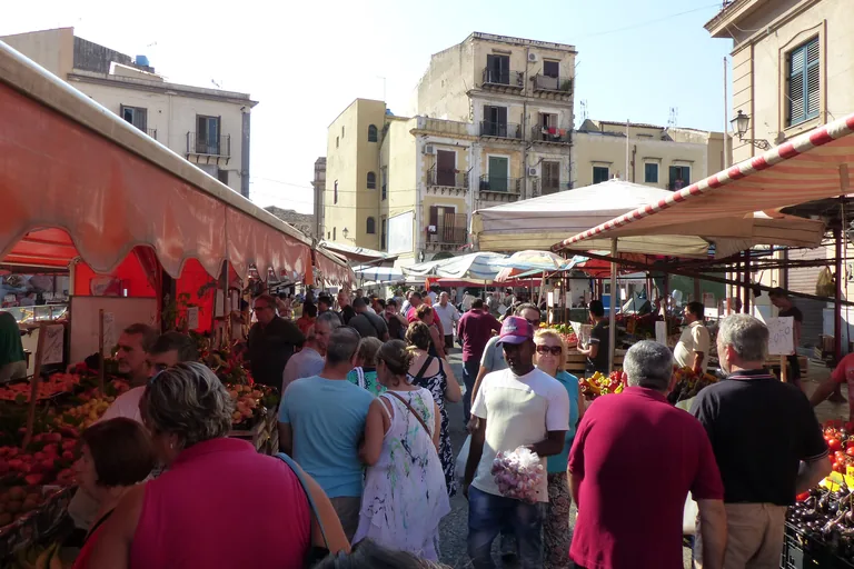Ballarò: stalls and shoppers in the market street