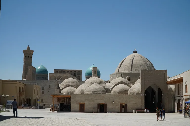 Toqi Zargaron, the jewellers' trading dome, with the Po-i-Kalyan ensemble behind
