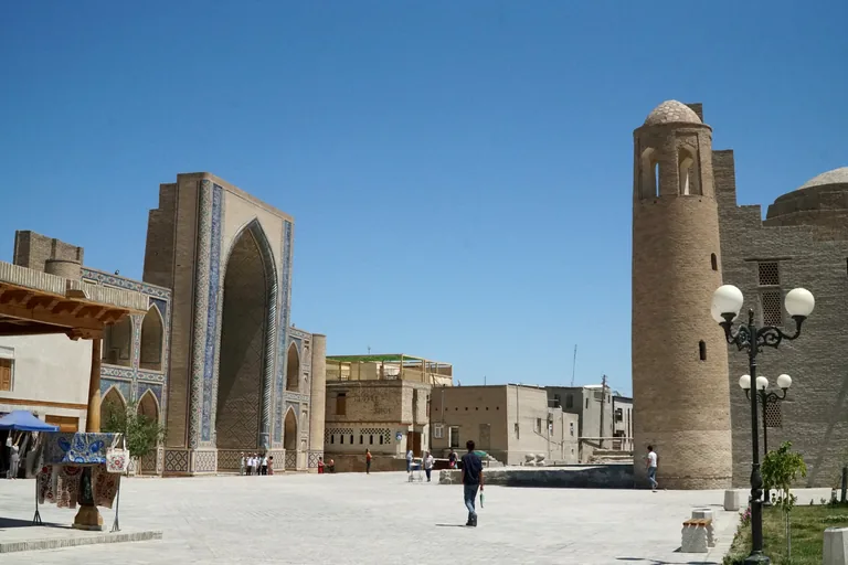 The facing portals of the Ulugh Beg and Abdulaziz Khan madrasas